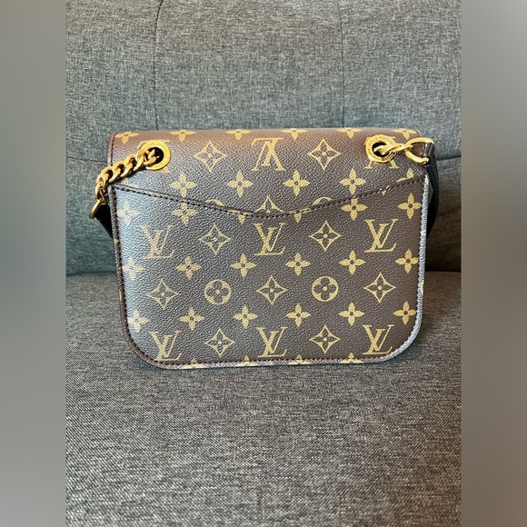 Louis Vuitton Passy - Picture 5 of 17